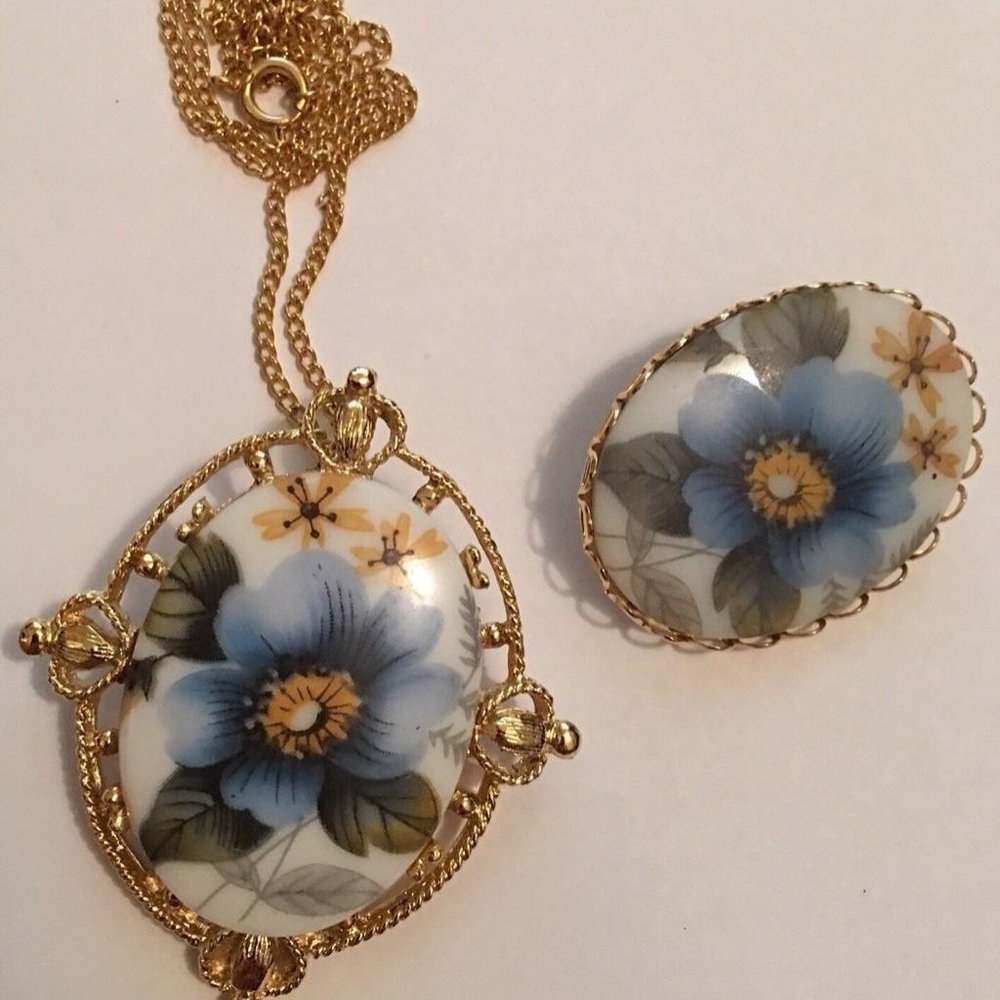 Retro Costume Jewelry Lot Matching Brooches 1 Doubles As Pendant For Necklace